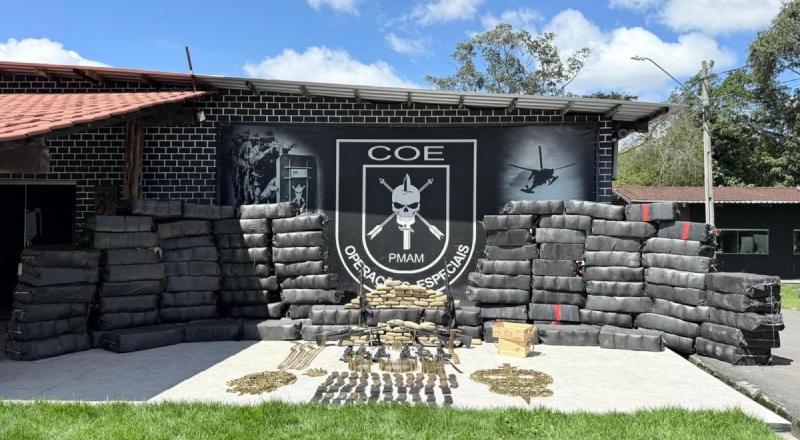 Comando de Operações Especiais apreende mais de 4 toneladas de drogas e arsenal de guerra no AM