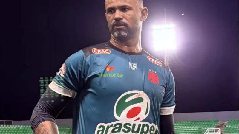 Goleiro Bruno estreia no Vasco-AC em meio a polêmica policial