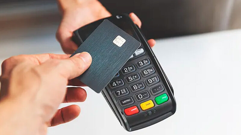 Juro médio às pessoas físicas foi de 61% em janeiro no Brasil