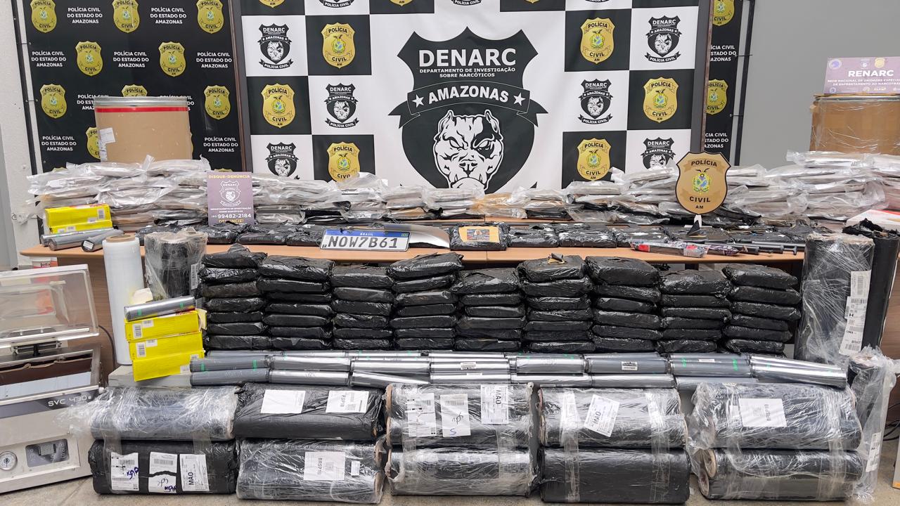 Quatro homens presos com 211 kg de cocaína e maconha skunk em Manaus