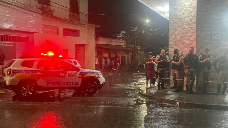Três pessoas morrem após ataque a tiros em padaria motivado por ciúmes em Minas Gerais