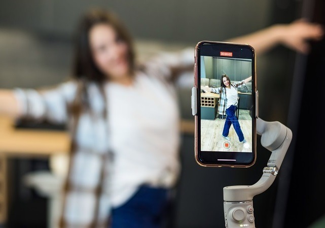 Vídeo no TikTok não justifica justa causa, decide juiz em Manaus