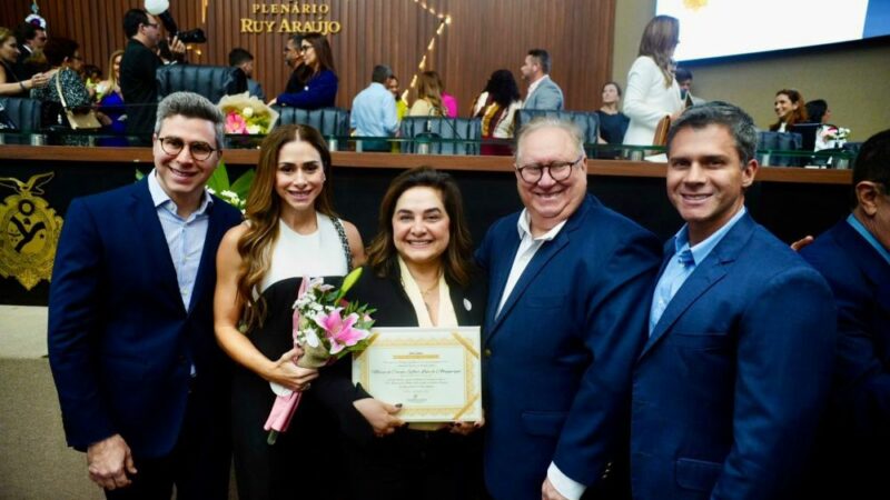 Professora Maria do Carmo é homenageada com Diploma Mulher Cidadã Amazonense