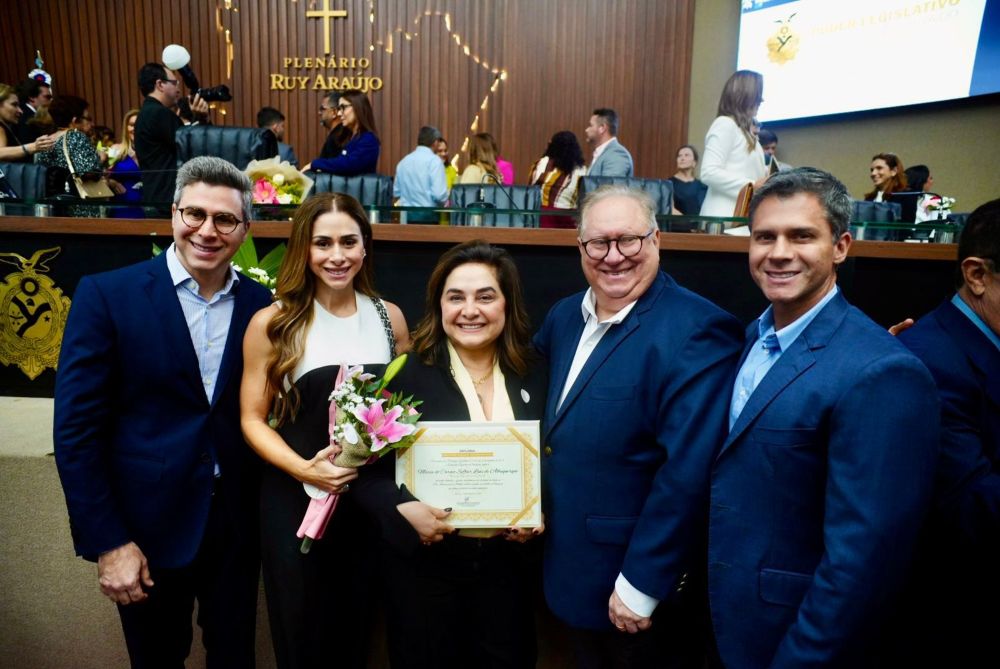Professora Maria do Carmo é homenageada com Diploma Mulher Cidadã Amazonense