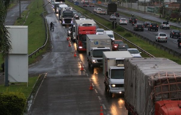 Caminhoneiros descartam paralisação nacional