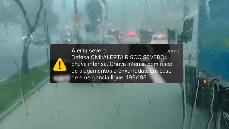 Temporal causa alagamentos e transtorno no trânsito em Manaus