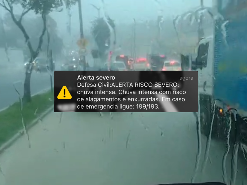 Temporal causa alagamentos e transtorno no trânsito em Manaus