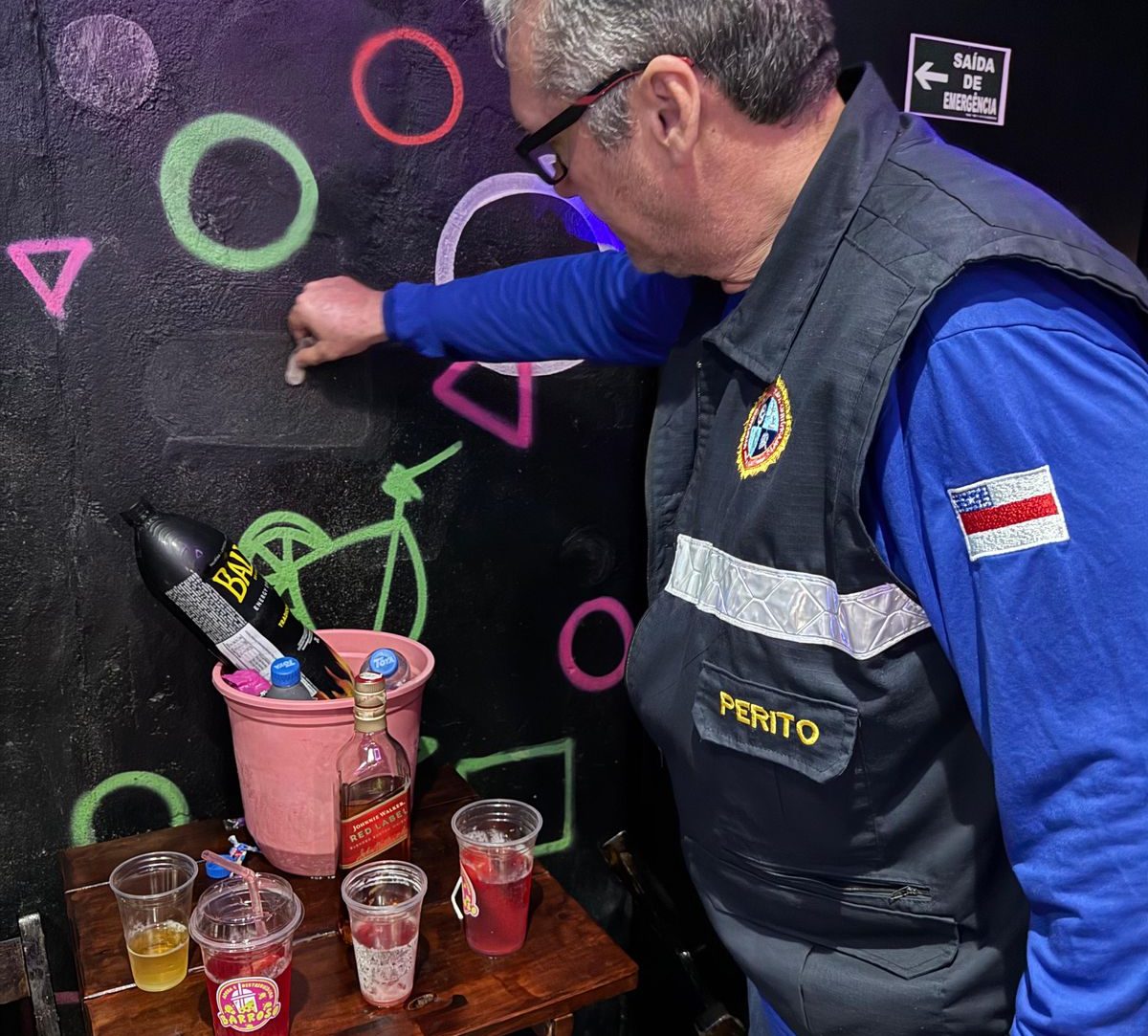 Donos de adegas são presos por vender bebidas alcoólicas a adolescentes em Manaus