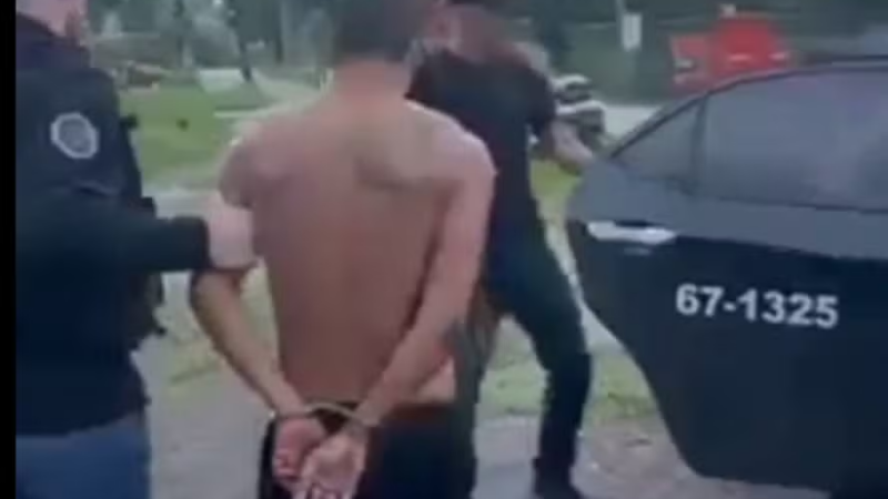 Homem é preso por estuprar próprio filho após denúncia à mãe