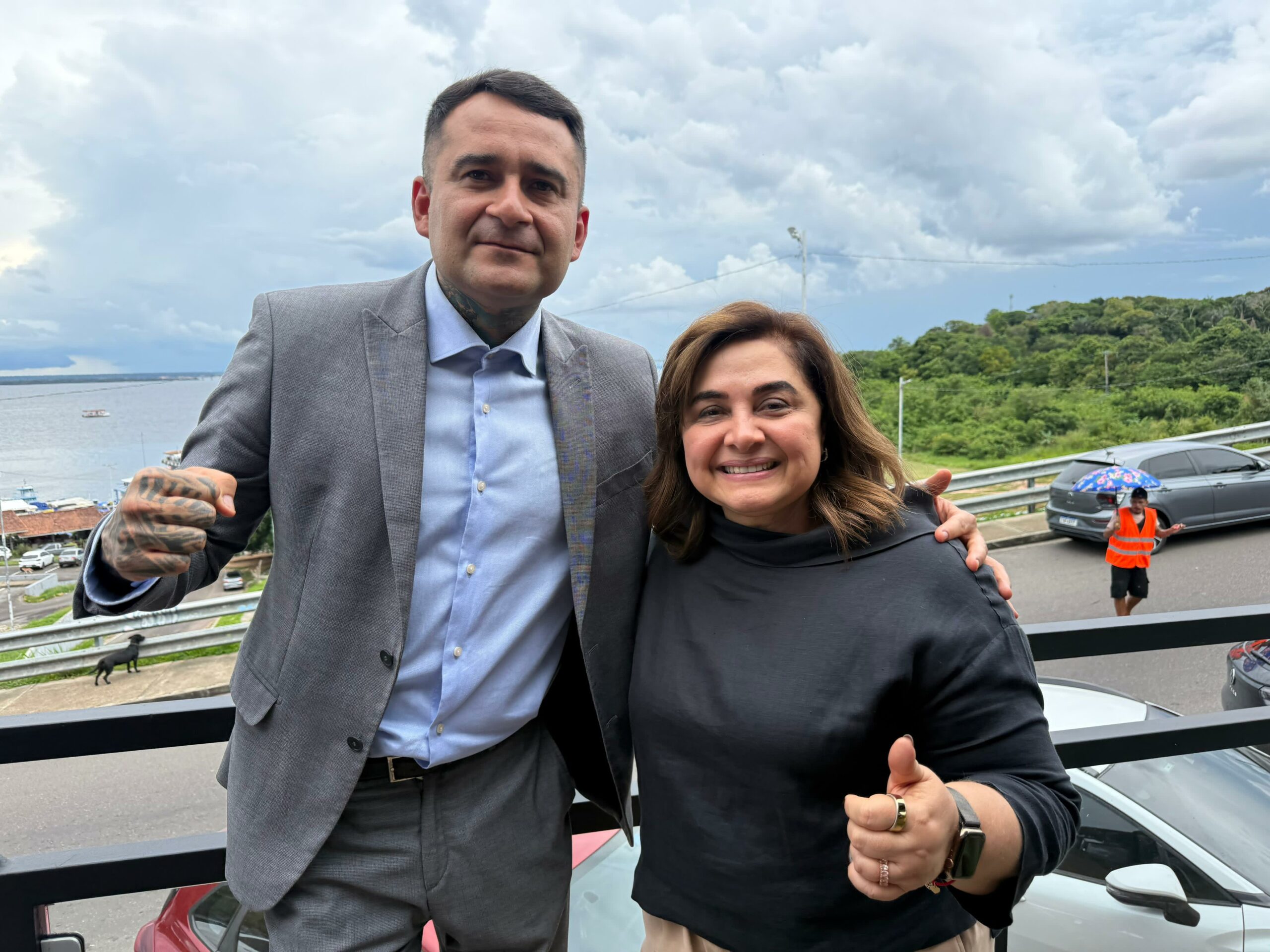 Professora Maria do Carmo esquenta clima político em Maués com Sargento Salazar e comitiva de pré-candidatos