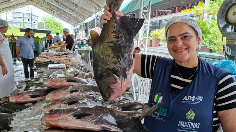 Feirão do Pescado vende mais de 37 toneladas de peixe, em Manaus