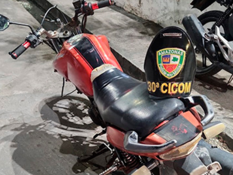 Homem é preso suspeito de tentar vender moto roubada, em Manaus