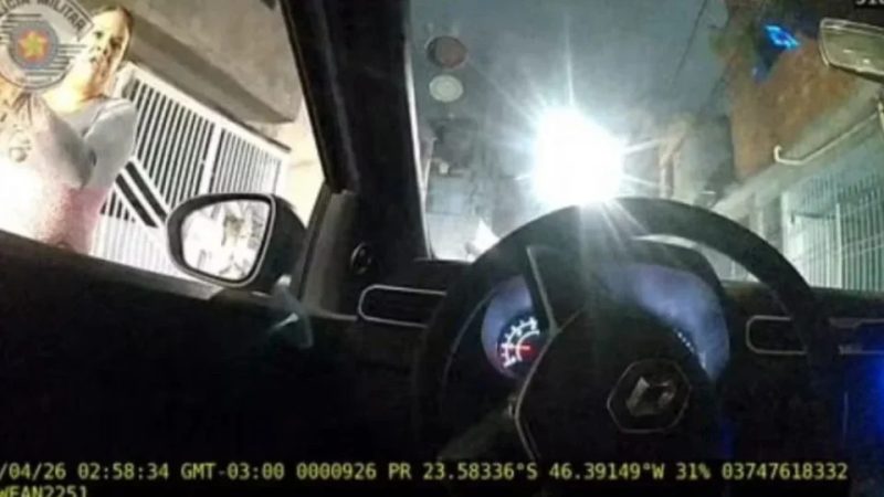 Mulher é morta por soldado da PM durante abordagem; veja vídeo