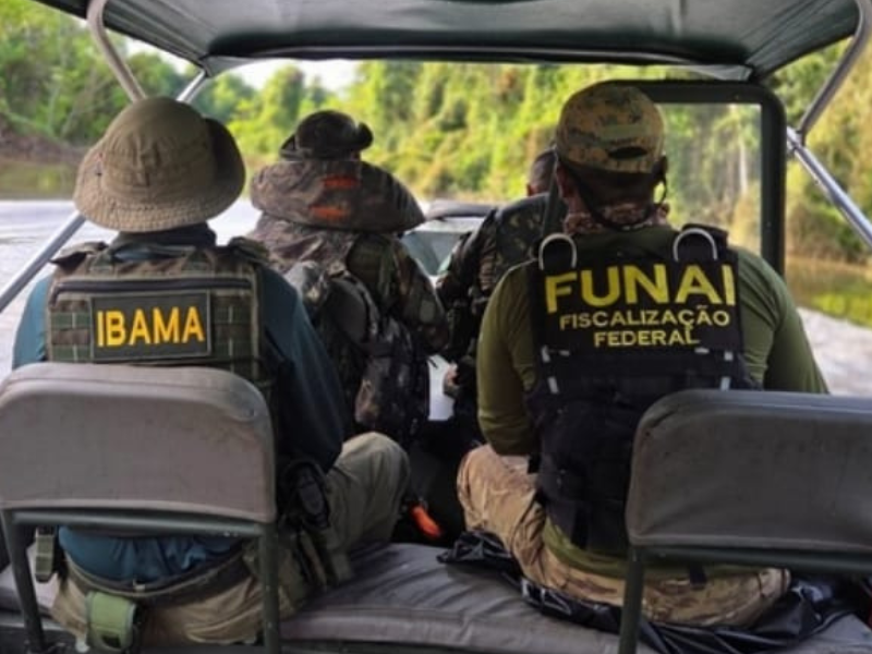 Operação do Ibama apreende pescado ilegal e armas no Vale do Javari, no AM