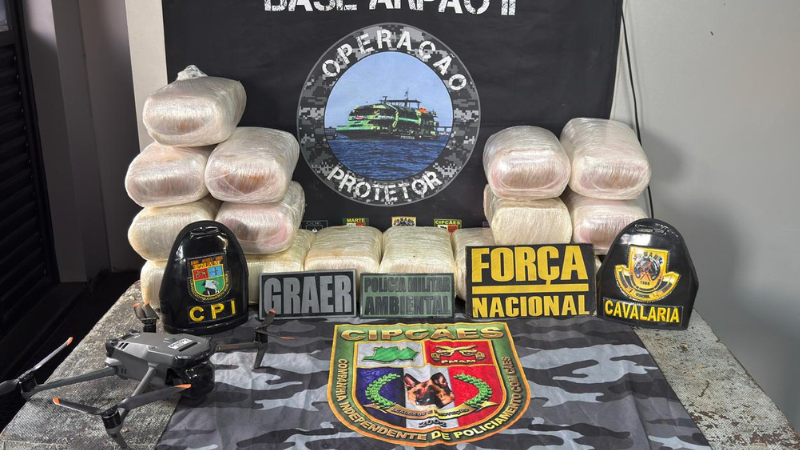 Polícia apreende mais de 40 quilos de drogas escondidass em embarcação, no AM