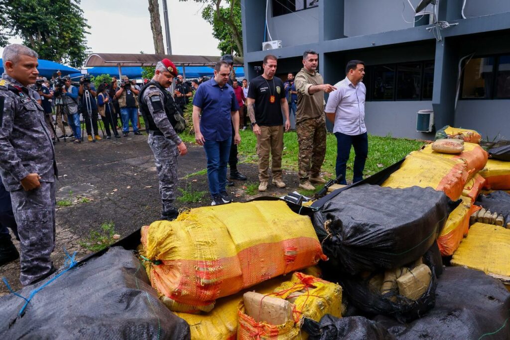 Governador Roberto Cidade destaca atuação integrada das Forças de Segurança em apreensão de 2,5 toneladas de drogas no Amazonas, uma das maiores da história