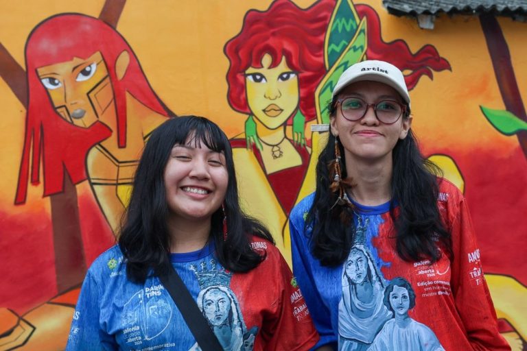 Em Parintins, artistas transformam muros em memória viva com histórias, valorização cultural e identidade amazônica