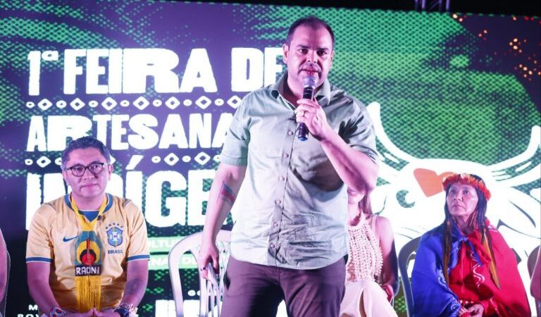 Governador Roberto Cidade destaca fortalecimento do empreendedorismo indígena durante abertura da Feira Intercultural dos Povos Indígenas em Parintins