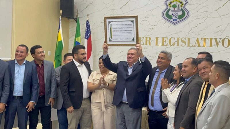 Átila Lins é declarado Cidadão Nova-Olindense em sessão solene da Câmara
