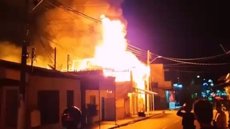 Incêndio atinge residência no Centro de Parintins