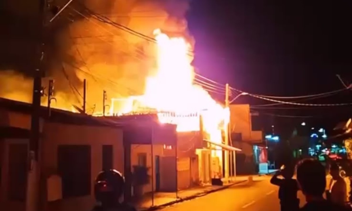 Incêndio atinge residência no Centro de Parintins