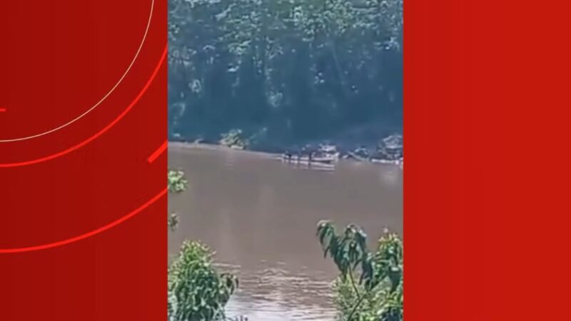 Indígenas Korubo são vistos em rio perto de Atalaia do Norte e especialistas pedem cautela