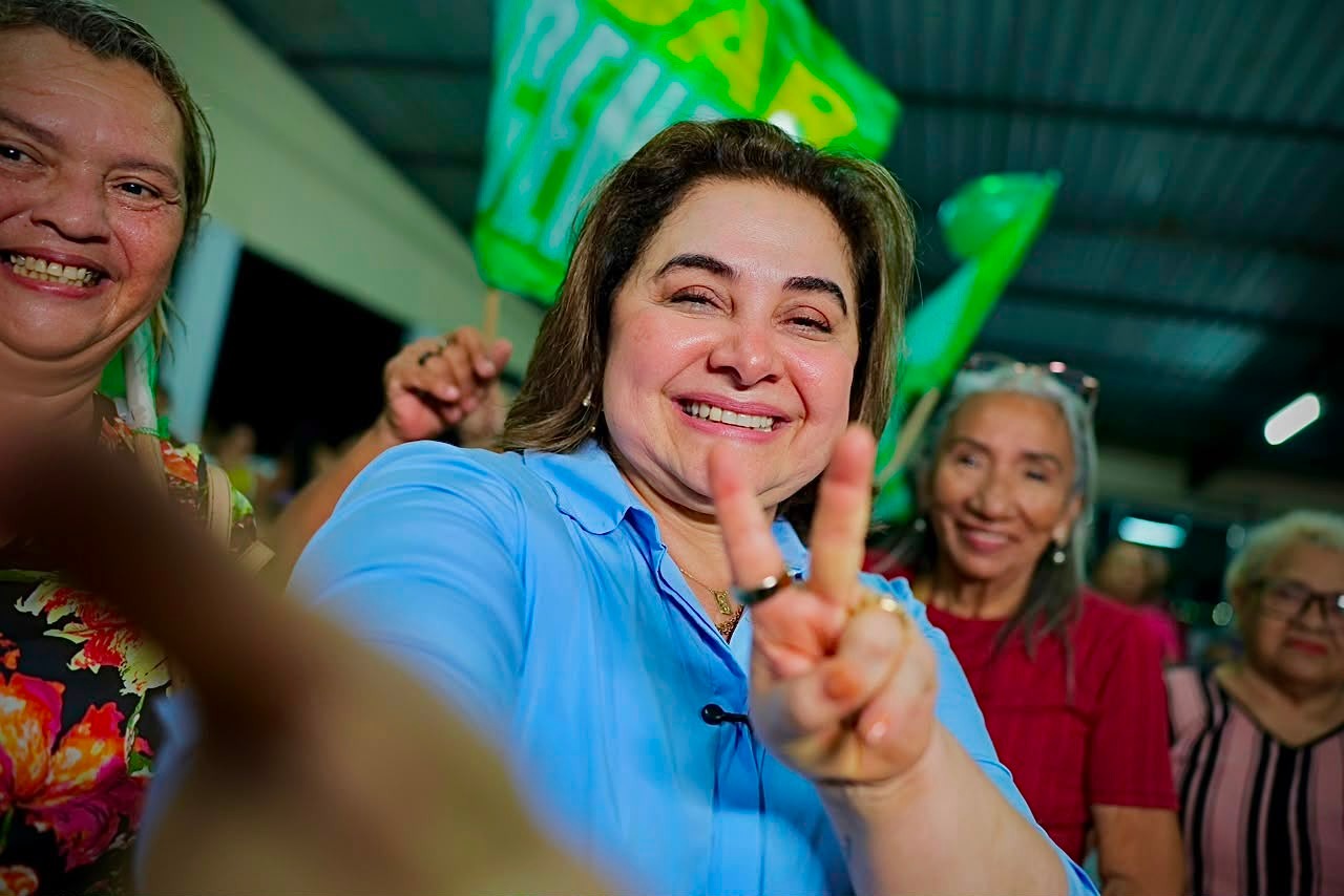 Instituto Viva Voz: Maria do Carmo lidera cenário com apoio dos Bolsonaro no Amazonas