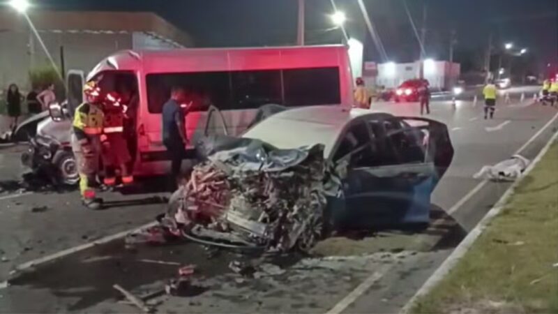 Motorista morre em acidente com van na Av. do Turismo, em Manaus