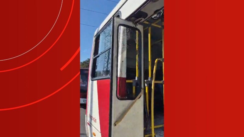 Ciclistas apedrejam ônibus após serem impedidos de pegar carona em Manaus