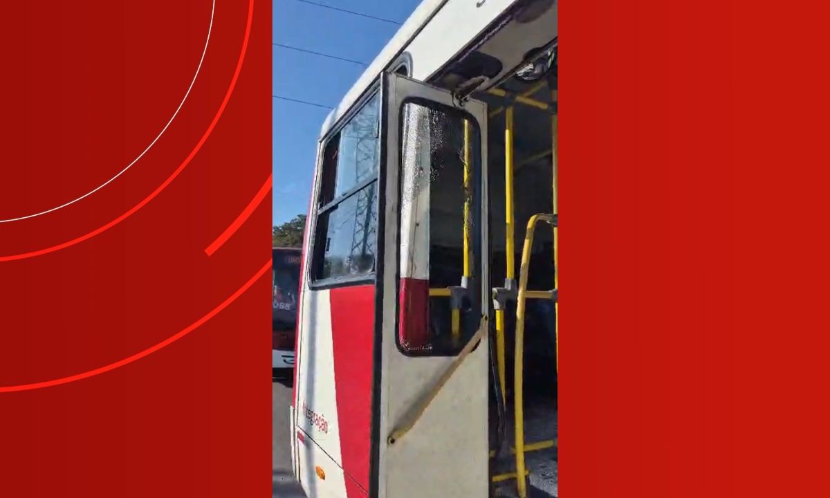 Ciclistas apedrejam ônibus após serem impedidos de pegar carona em Manaus
