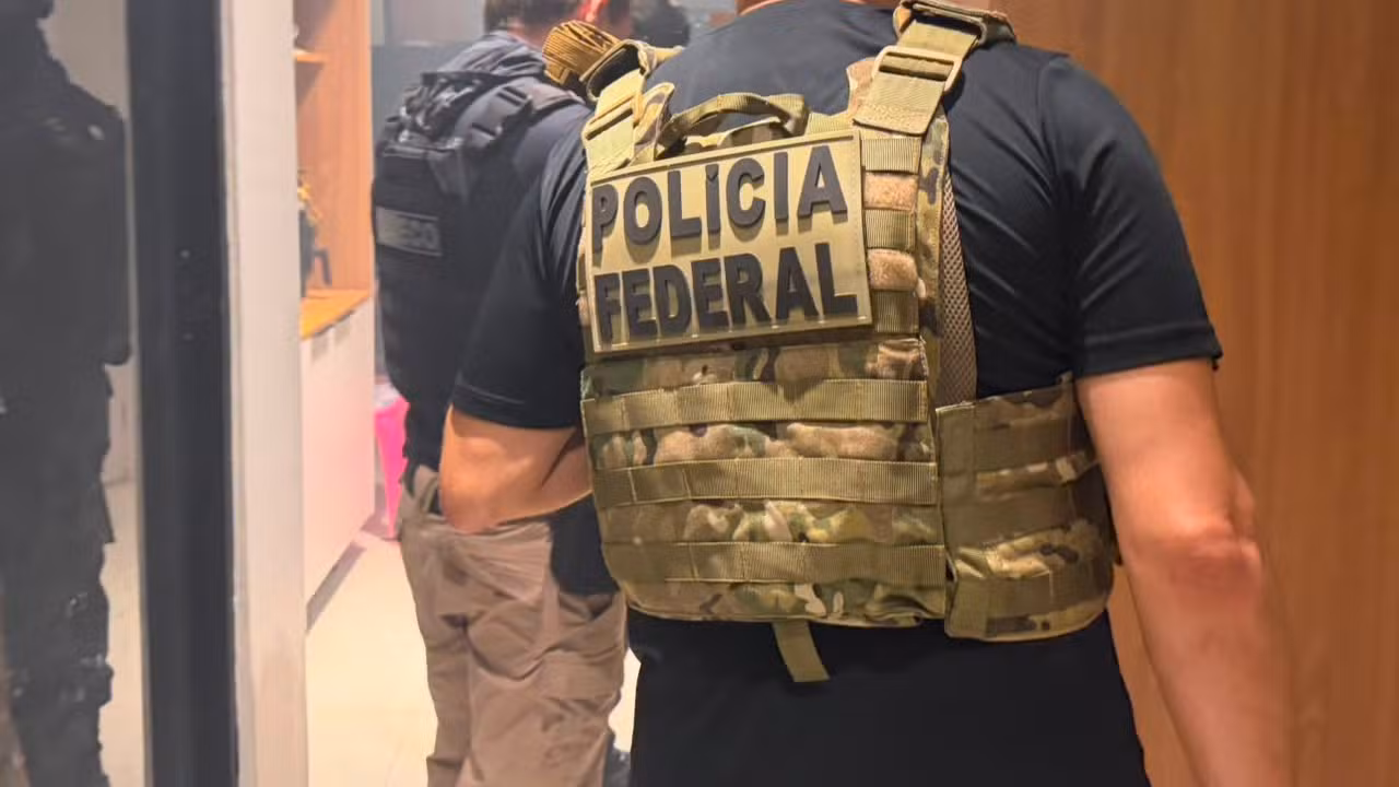 PF desarticula esquema que usava aviões no tráfico de drogas