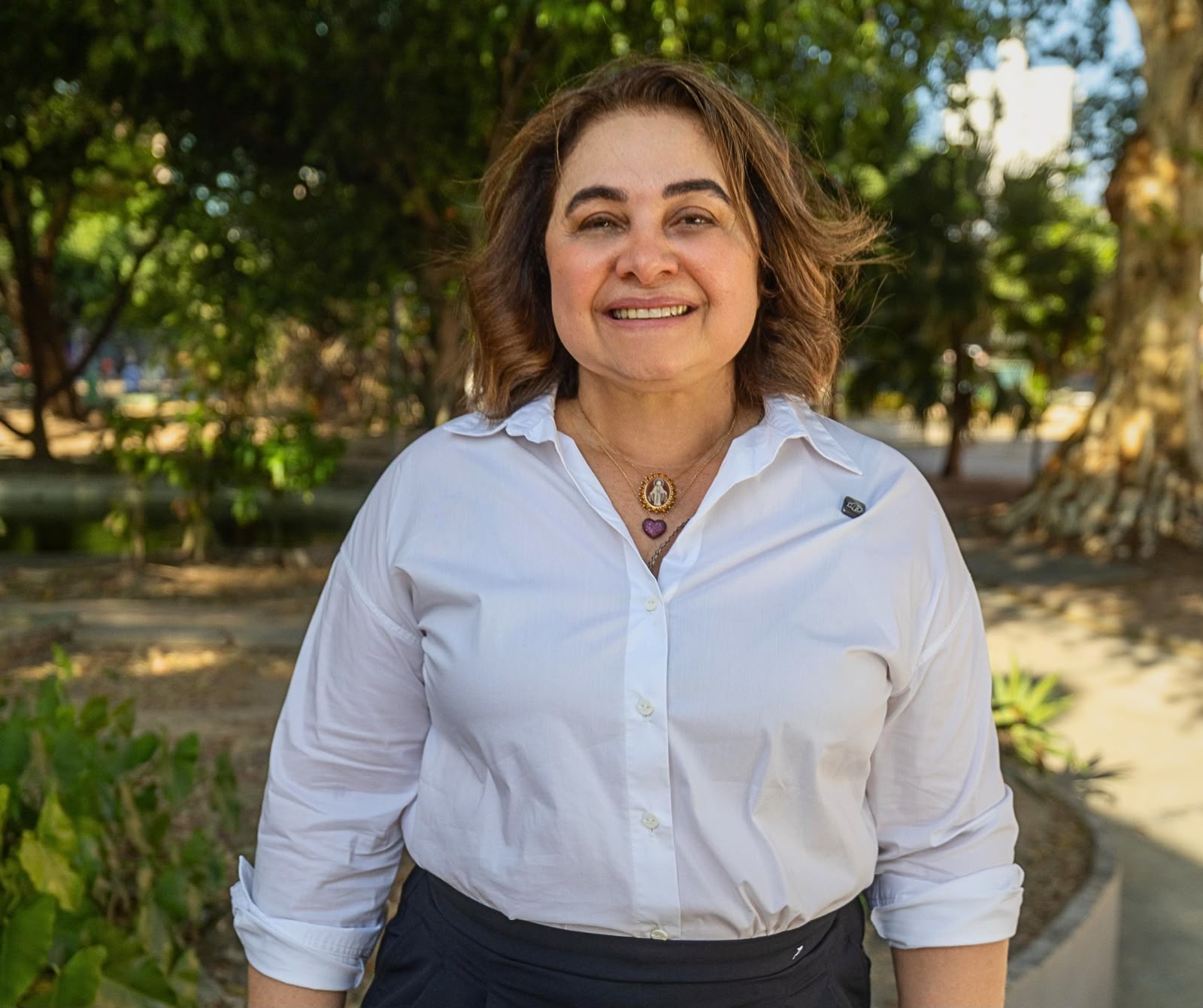 Político camaleão: Professora Maria expõe conveniência da velha política em ano de eleição