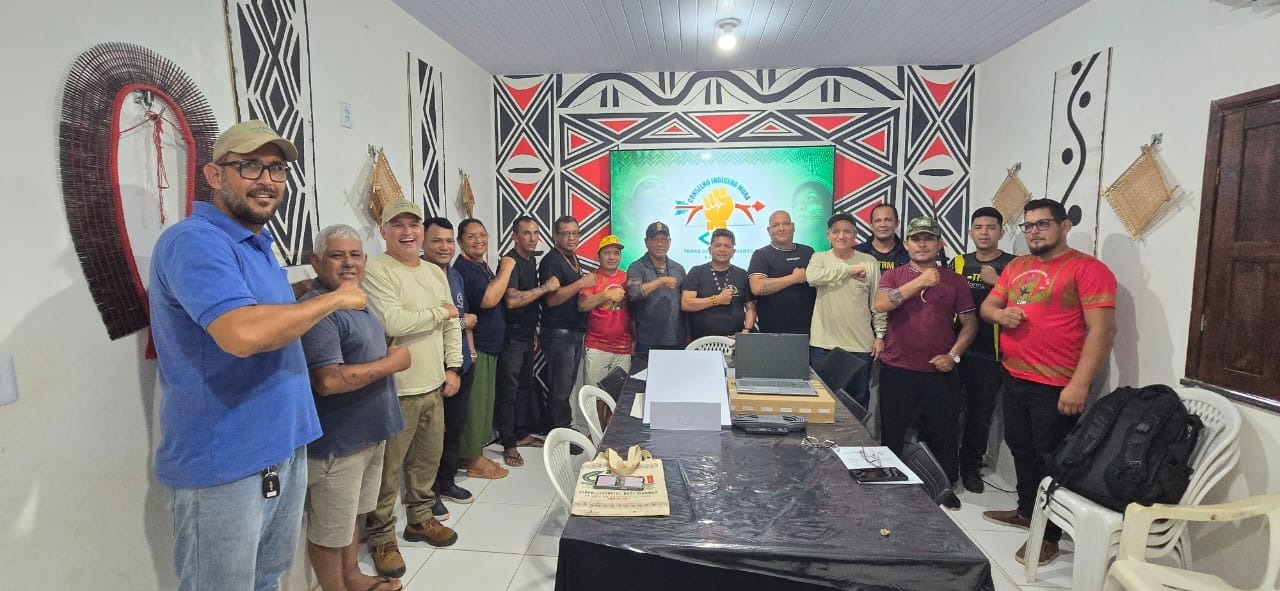 Projeto conecta 37 aldeias Mura de Autazes à internet com entrega de computadores e antenas
