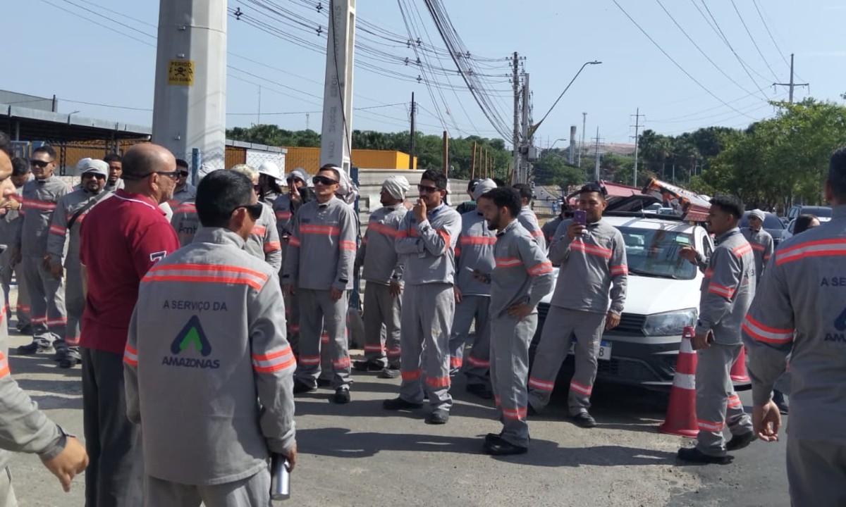 Eletricistas terceirizados da Âmbar Energia param em Manaus e pedem piso de R$ 2,5 mil