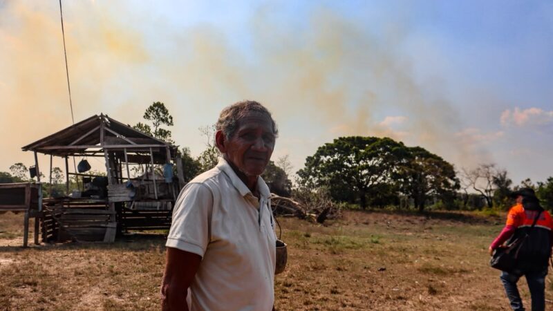 Incêndio florestal há 12 dias se aproxima de casas na zona rural de Itacoatiara