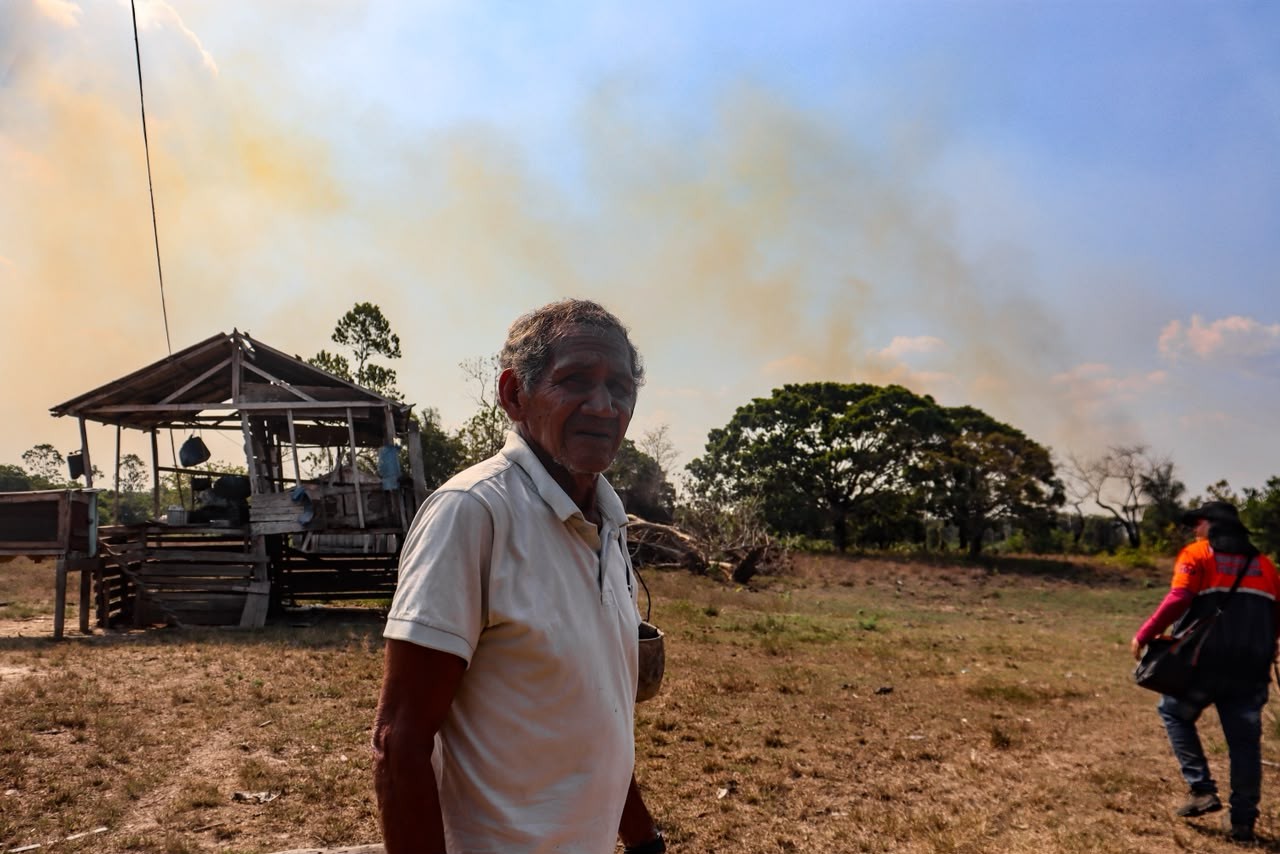 Incêndio florestal há 12 dias se aproxima de casas na zona rural de Itacoatiara